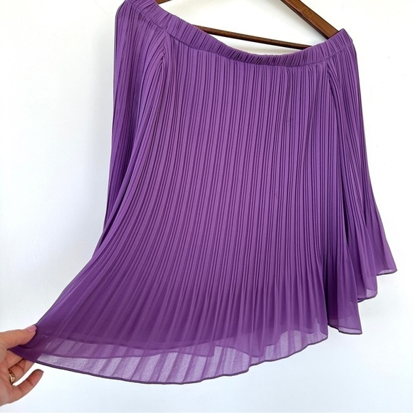 Massimo Dutti off-shoulder top with  3/4 length bell sleeves, pleated, loose fit - Picture 4 of 11
